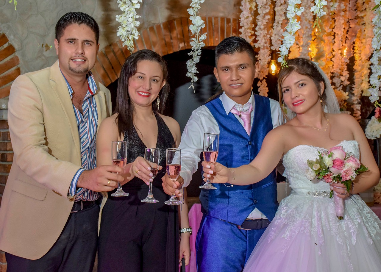 Padrinos: Esneider Oviedo Rivas, Linda Cristal Bocanegra, Manuel Edgardo Oviedo Arbeláez y Jennifer Lozano Vera.